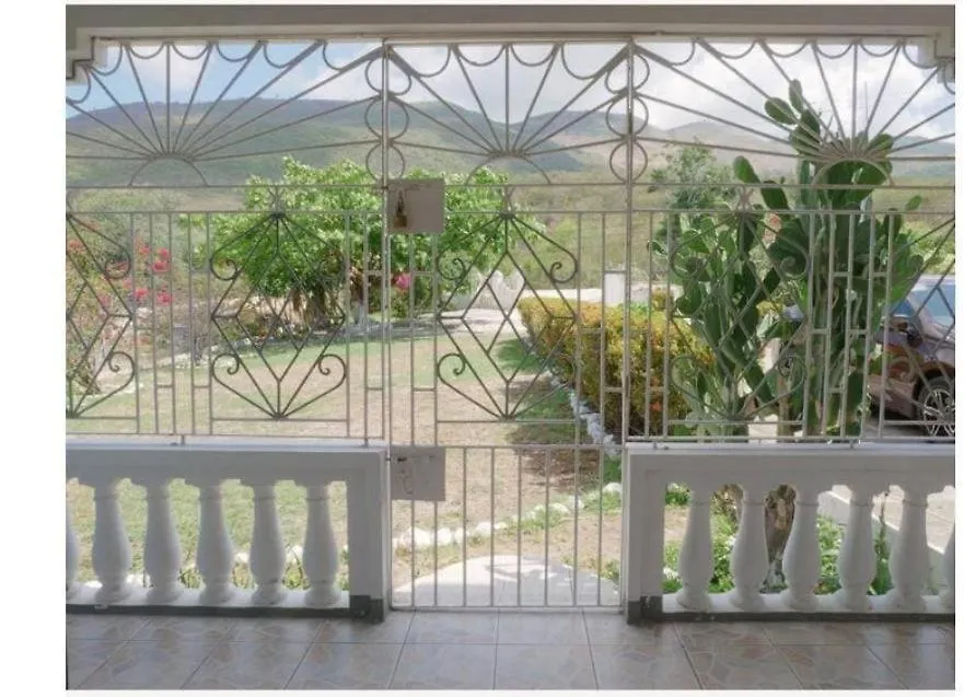 Holiday home 6 Bedroom Spacious Family Getaway Balcony And Private Garden With Free Parking Yallahs